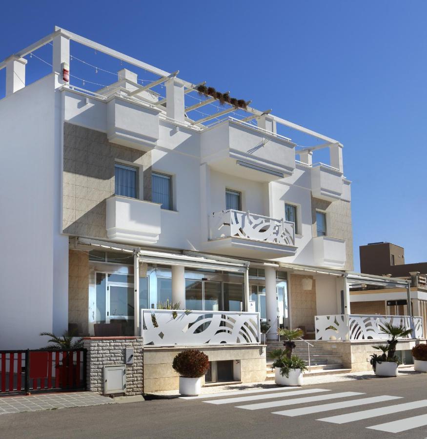 Piccadilly Rooms Restaurant And Beach Santa Maria al Bagno Zewnętrze zdjęcie