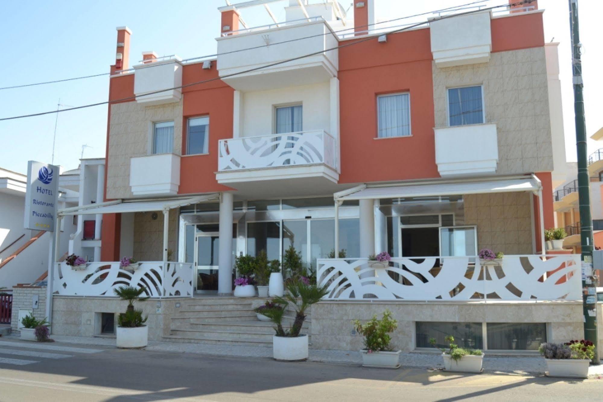 Piccadilly Rooms Restaurant And Beach Santa Maria al Bagno Zewnętrze zdjęcie