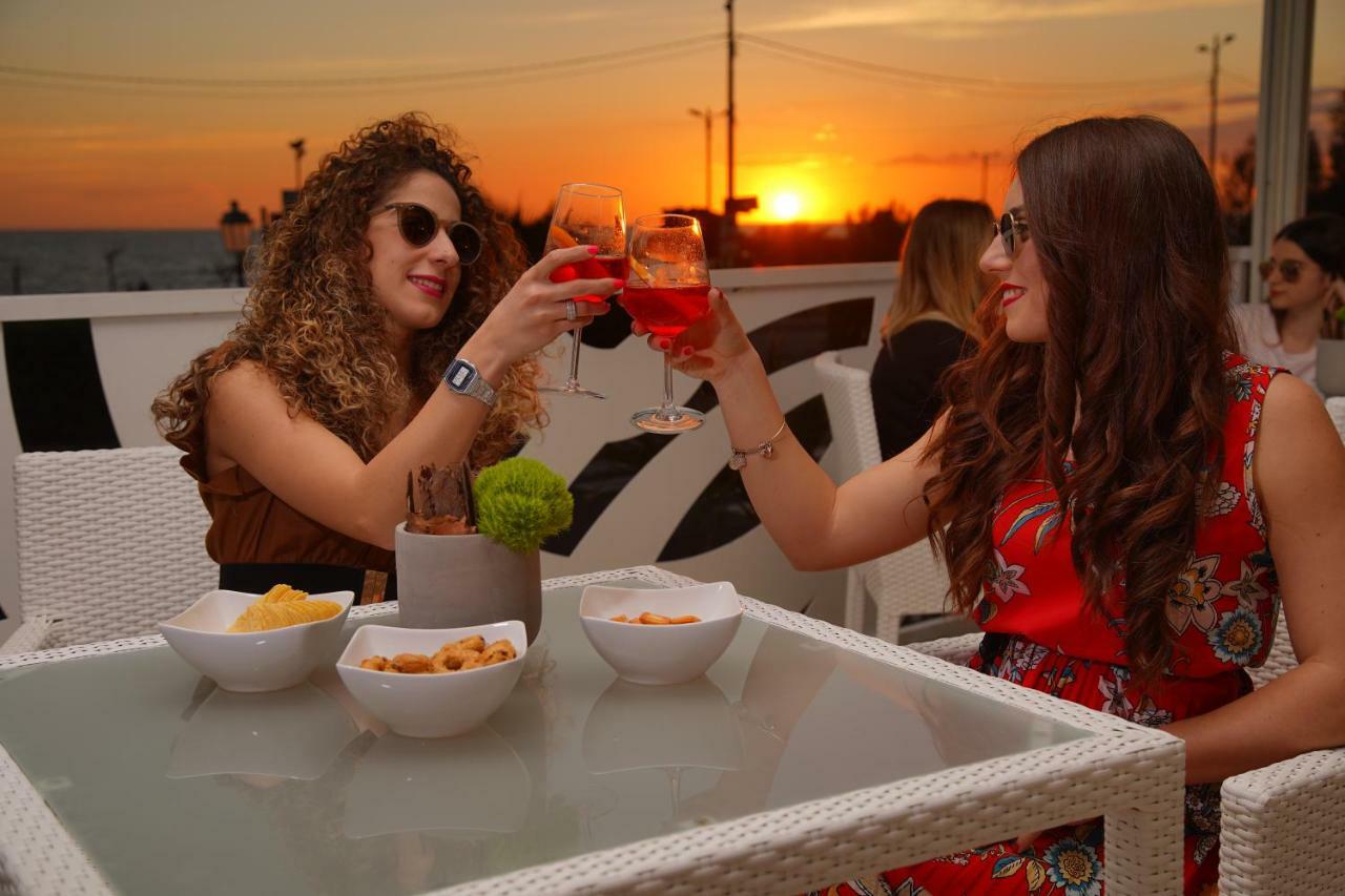 Piccadilly Rooms Restaurant And Beach Santa Maria al Bagno Zewnętrze zdjęcie