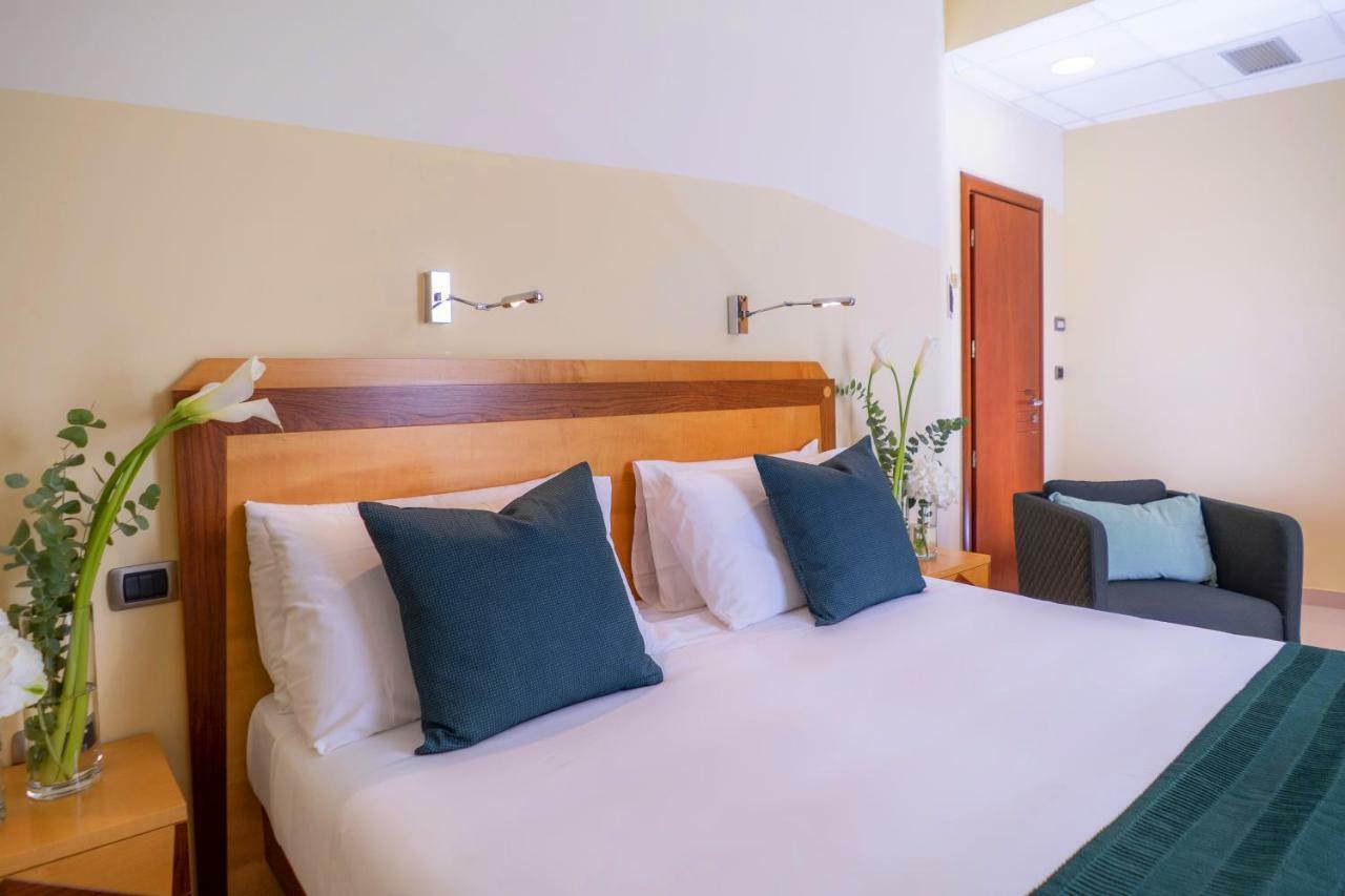 Piccadilly Rooms Restaurant And Beach Santa Maria al Bagno Zewnętrze zdjęcie