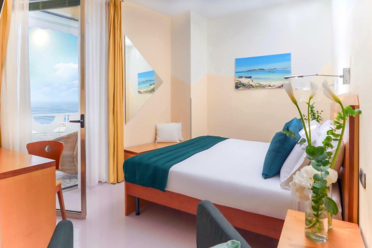 Piccadilly Rooms Restaurant And Beach Santa Maria al Bagno Zewnętrze zdjęcie