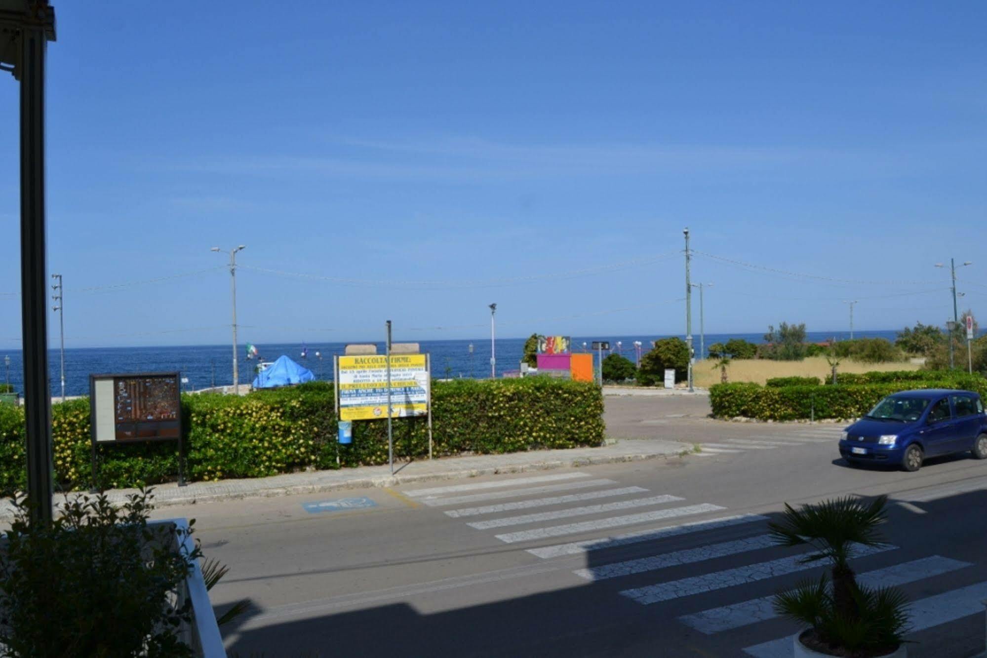 Piccadilly Rooms Restaurant And Beach Santa Maria al Bagno Zewnętrze zdjęcie