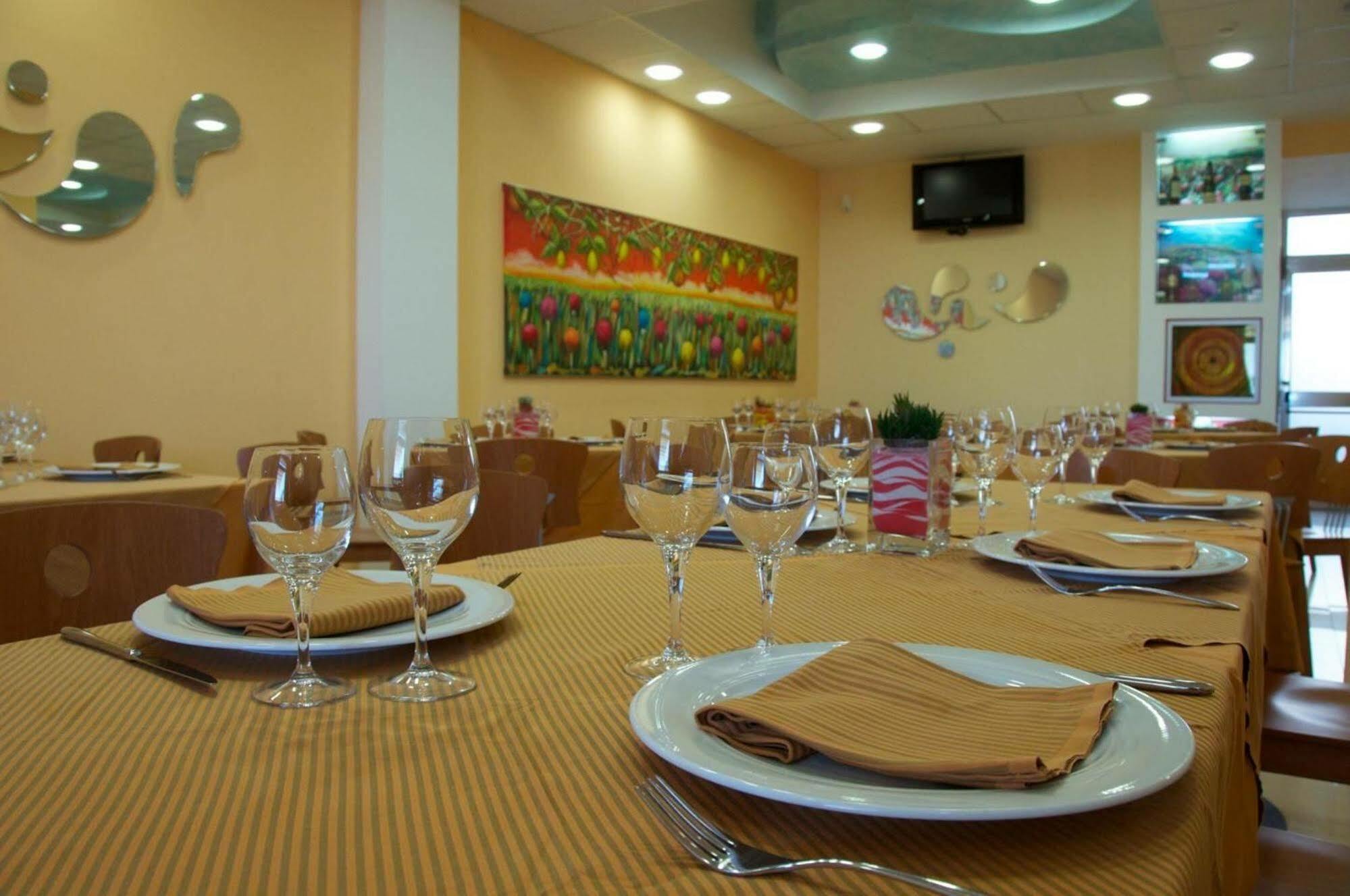 Piccadilly Rooms Restaurant And Beach Santa Maria al Bagno Zewnętrze zdjęcie